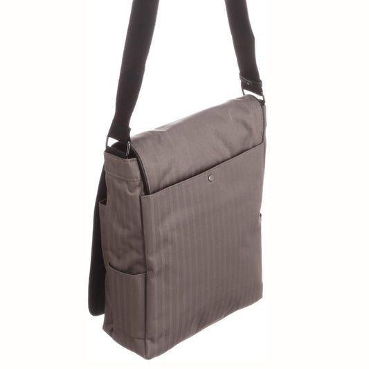 【EC限定】海外製／タテ型／A4対応／カブセショルダー／天ファスナー付／背面ポケット付／ストライプ／グレー色／062408【在庫限り】