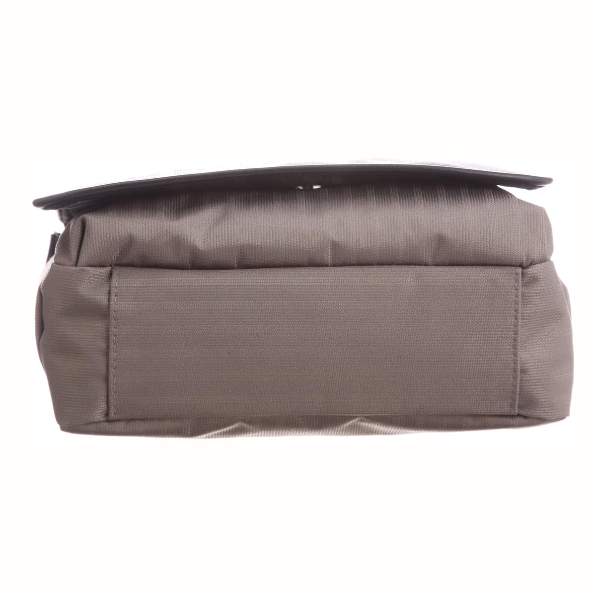 【EC限定】海外製／タテ型／A4対応／カブセショルダー／天ファスナー付／背面ポケット付／ストライプ／グレー色／062408【在庫限り】
