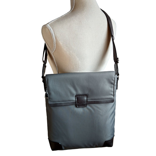 【EC限定】海外製／テフロン加工／撥水／タテ型／ナイロン製／カブセショルダーＬ／グレー色／126025【在庫限り】