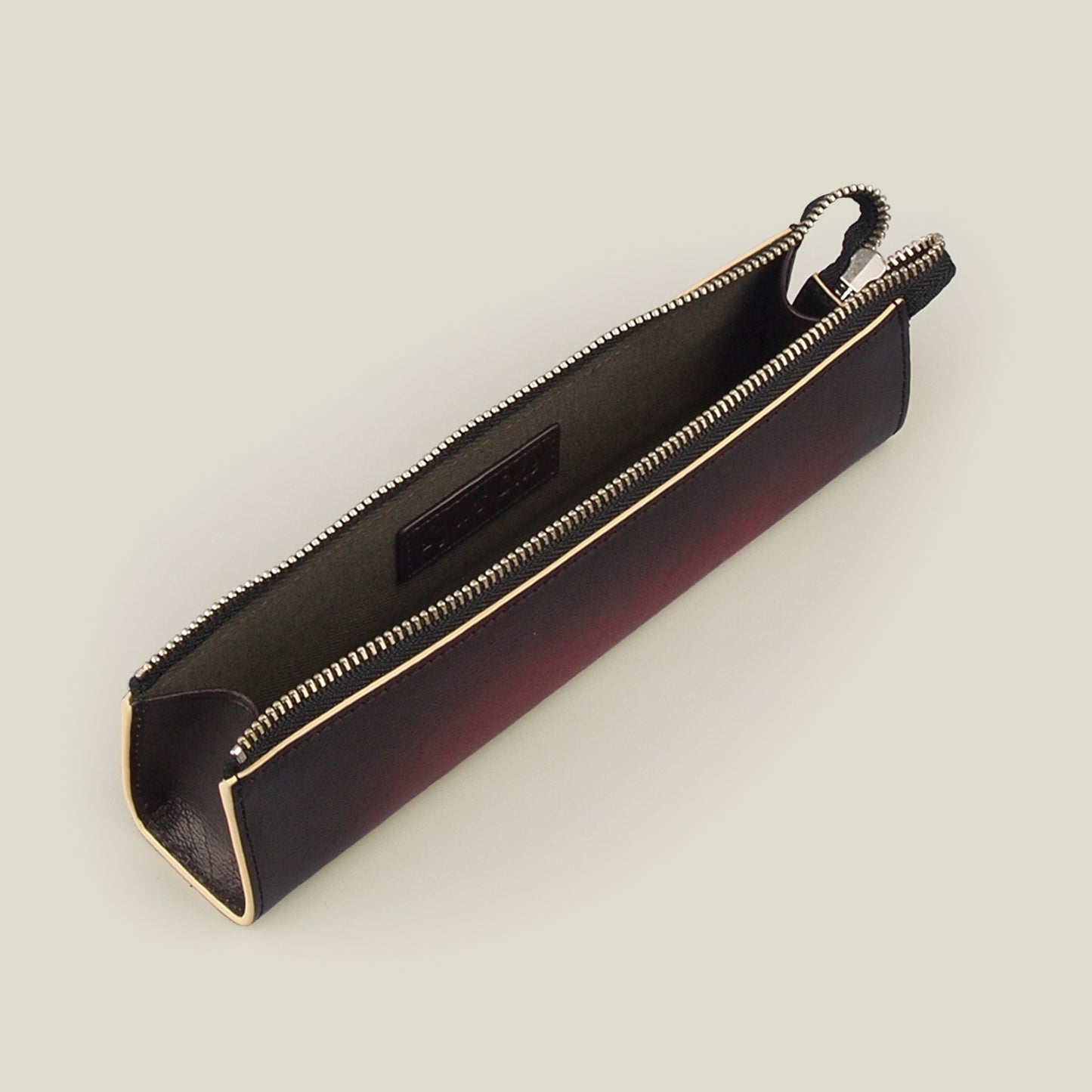【訳アリ品】海外製／ペンケース／牛革／レザー／ペン少なめ／ギフト／箱入り／2026年ラッキーカラー／レッド／赤色／154013