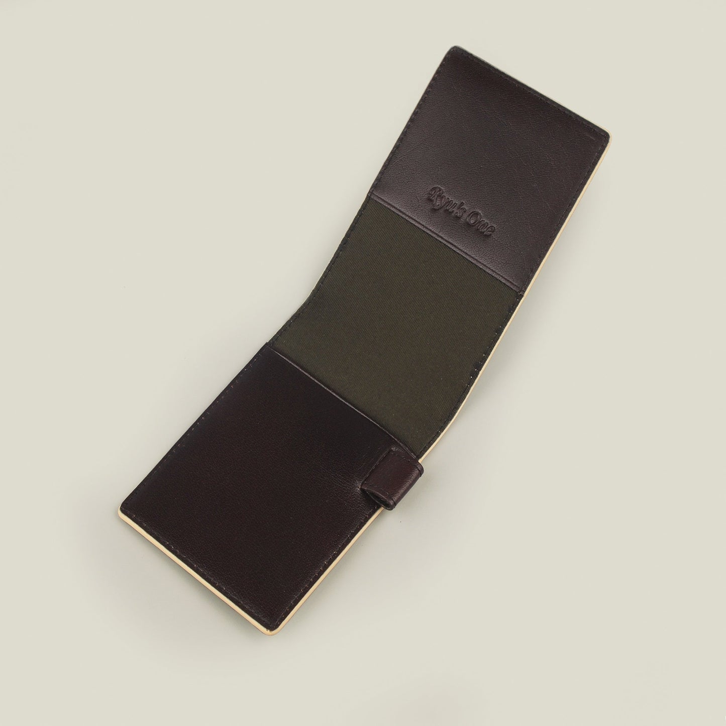 【期間限定60％OFF】海外製／牛革／メモ帳／メモカバー／メモ帳カバー／すぐメモ／薄い／コンパクトサイズ／便利／A7サイズ対応／リングメモ対応／ペンホルダー付／2025年ラッキーカラー／2026年ラッキーカラー／154016／RYU'S ONE