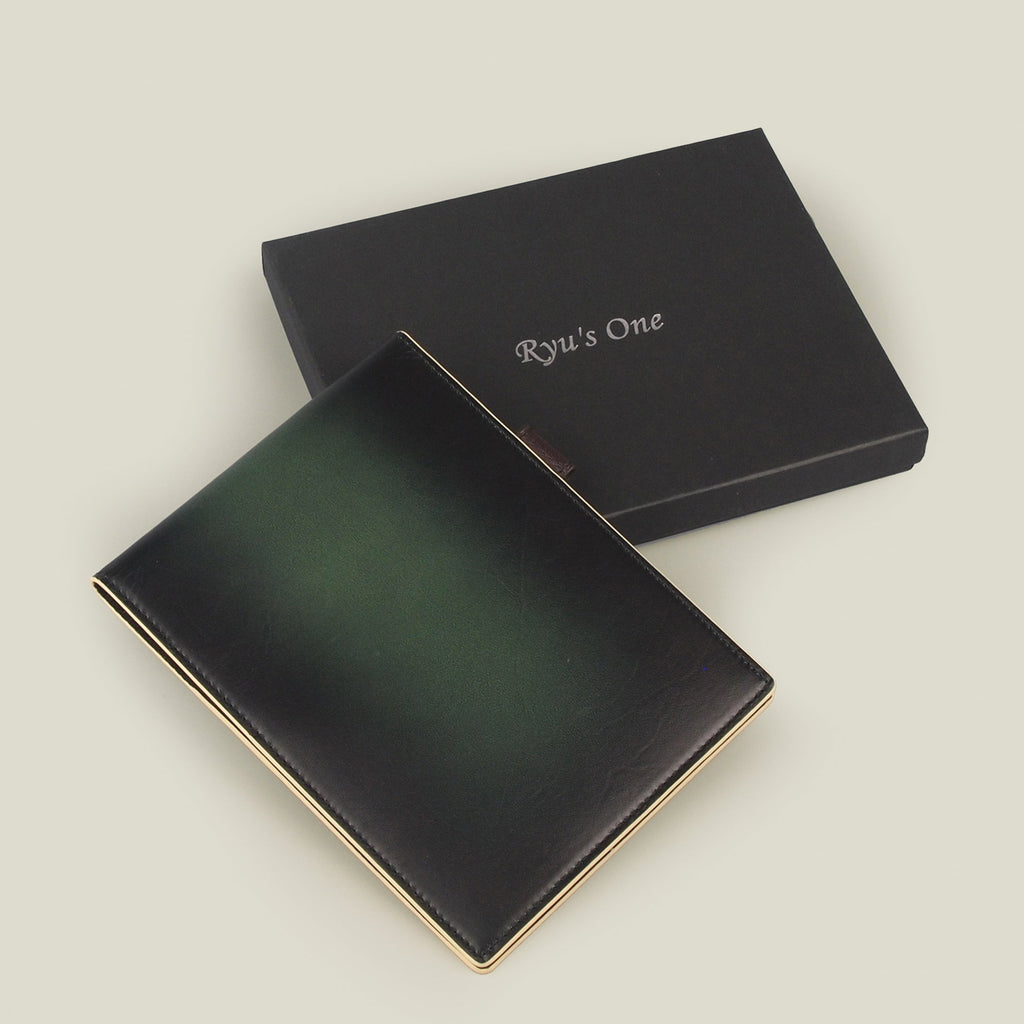 【期間限定60％OFF】海外製／牛革／メモ帳／メモカバー／メモ帳カバー／すぐメモ／薄い／便利／A6サイズ対応／リングメモ対応／ペンホルダー付／2025年ラッキーカラー／154018／数量限定／RYU'S ONE