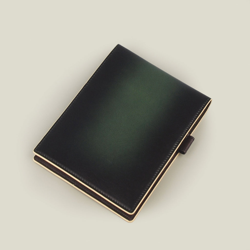 【期間限定60％OFF】海外製／牛革／メモ帳／メモカバー／メモ帳カバー／すぐメモ／薄い／便利／A6サイズ対応／リングメモ対応／ペンホルダー付／2025年ラッキーカラー／154018／数量限定／RYU'S ONE