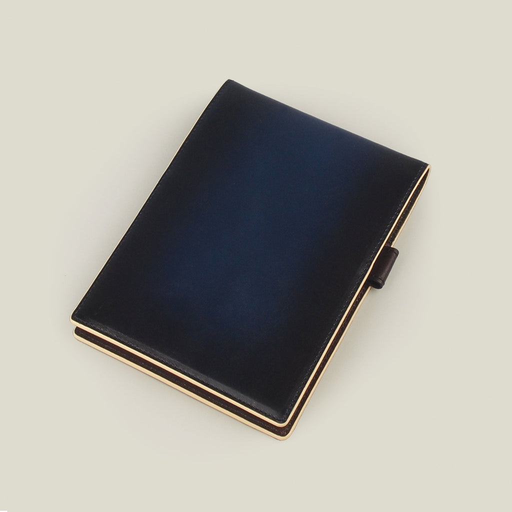 【期間限定60％OFF】海外製／牛革／メモ帳／メモカバー／メモ帳カバー／すぐメモ／薄い／便利／A6サイズ対応／リングメモ対応／ペンホルダー付／2025年ラッキーカラー／154018／数量限定／RYU'S ONE