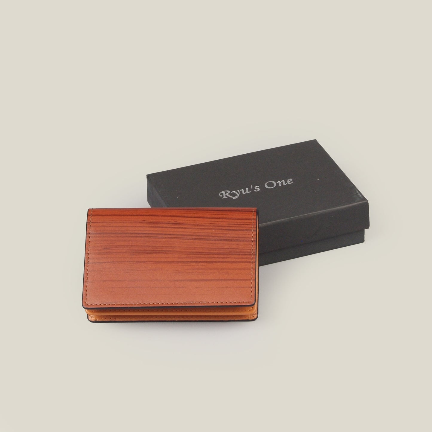 【EC限定】海外製／木目調／牛革／レザー／カード入／名刺入／背面カードホルダー／箱入り／ブラウン／茶色／154030【残りわずか】
