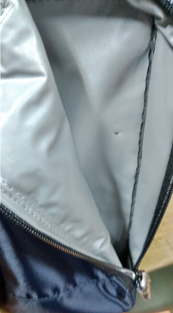 訳アリ品／海外製／ネイビー／紺色／内装オレンジ／B4対応／ポケット多い／リュック／３WAYバッグ／持つ／掛ける／背負う／キャリーケース装着可／102500