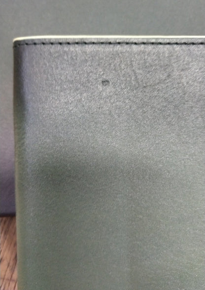 【訳アリ品】海外製／牛革／レザー／牛革製／ブックカバー／革製ブックカバー／しおり付き／文庫本／文庫判／サイズ調整可／読書／紙の本／箱入り／グリーン／緑色／154019