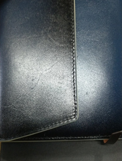 【訳アリ品】海外製／牛革／レザー／牛革製／ブックカバー／革製ブックカバー／しおり付き／文庫本／文庫判／サイズ調整可／読書／紙の本／箱入り／ネイビー／紺色／154019