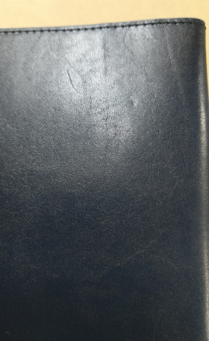 【訳アリ品】海外製／牛革／レザー／牛革製／ブックカバー／革製ブックカバー／しおり付き／文庫本／文庫判／サイズ調整可／読書／紙の本／箱入り／ネイビー／紺色／154019