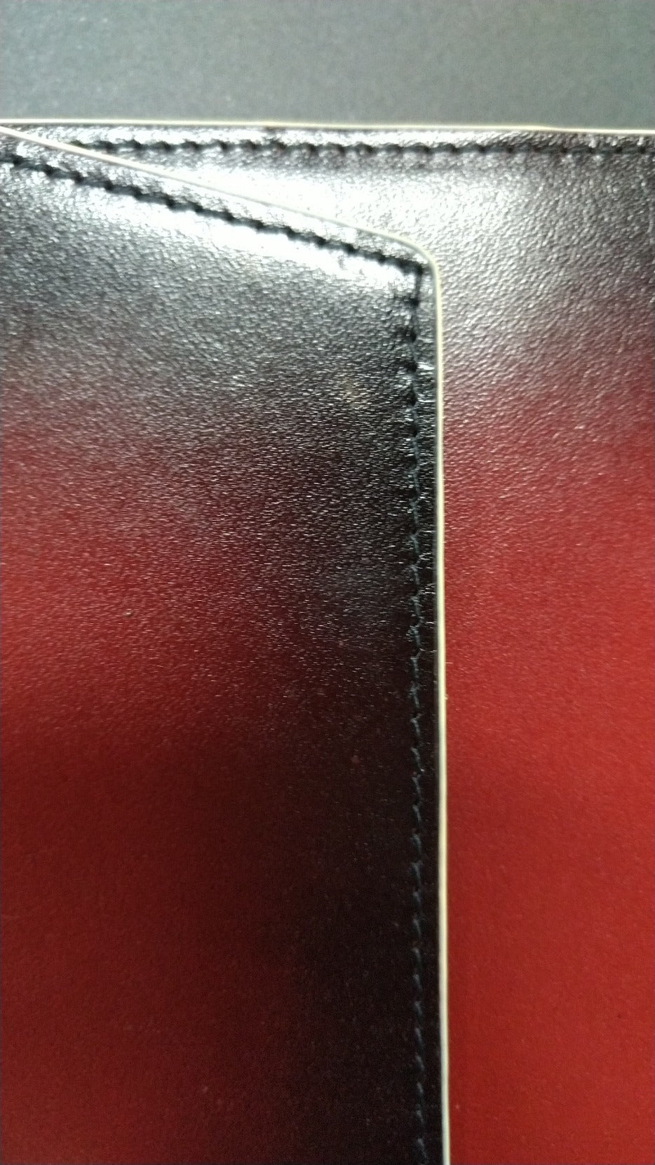 【訳アリ品】海外製／牛革／レザー／牛革製／ブックカバー／革製ブックカバー／しおり付き／文庫本／文庫判／サイズ調整可／読書／紙の本／箱入り／レッド／赤色／2026年ラッキーカラー／154019