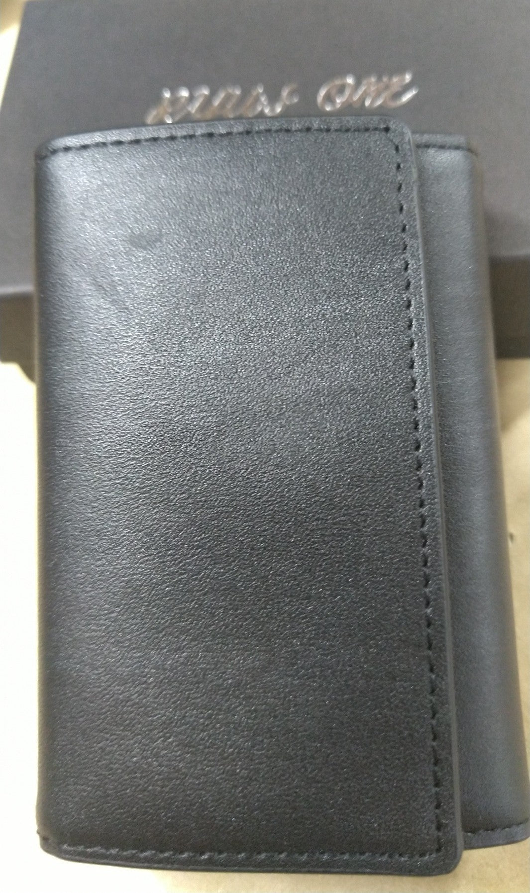 【訳アリ品】海外製／木目調／牛革／レザー／三つ折財布／コンパクト財布／小さい財布／154038／ブラック／黒色