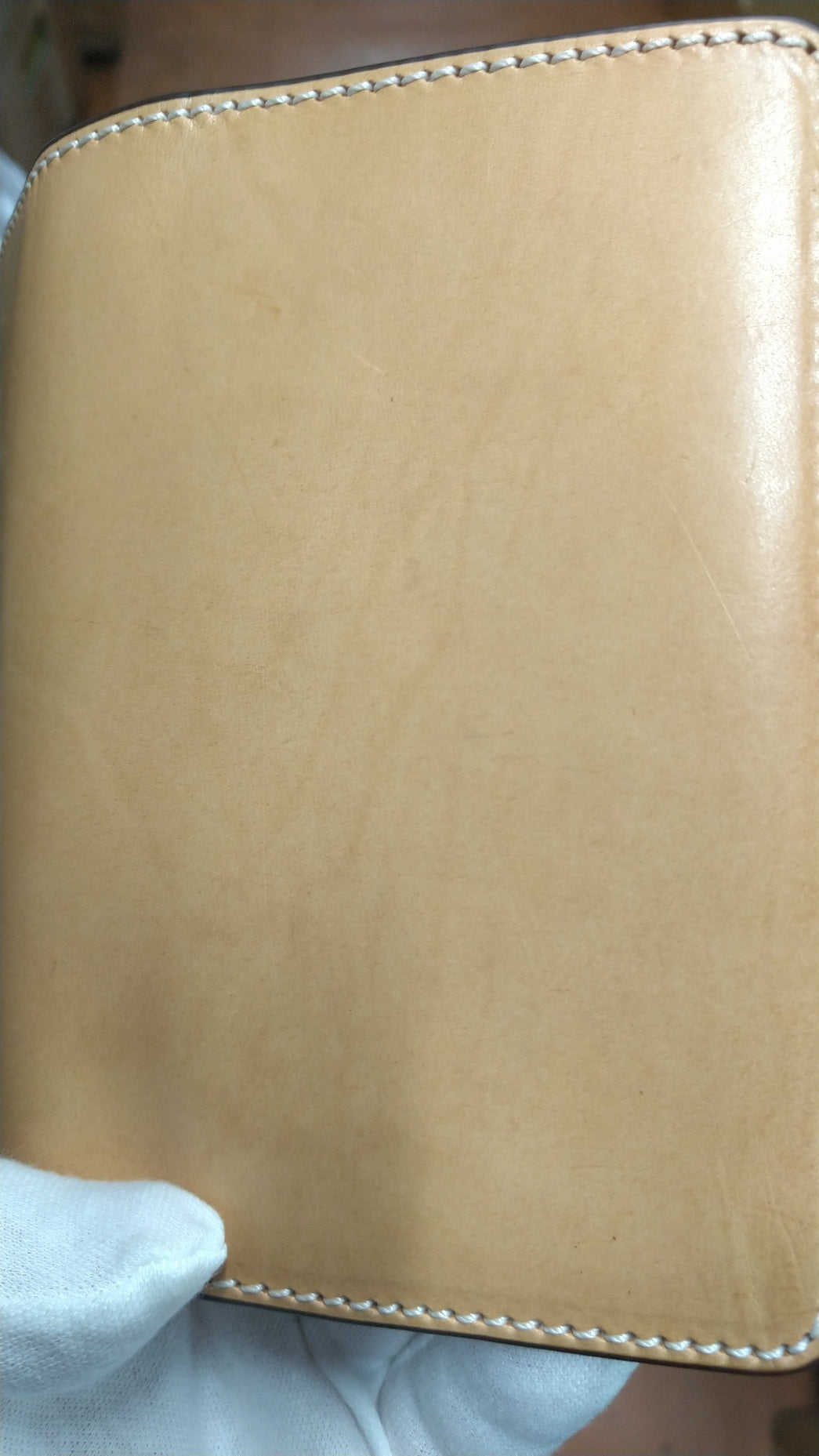【訳アリ品】海外製／ヌメ革／イタリアンヌメ／エイジング／日光浴済み／小麦色／カード入れ／内部レッド／赤色／154063【在庫限り】