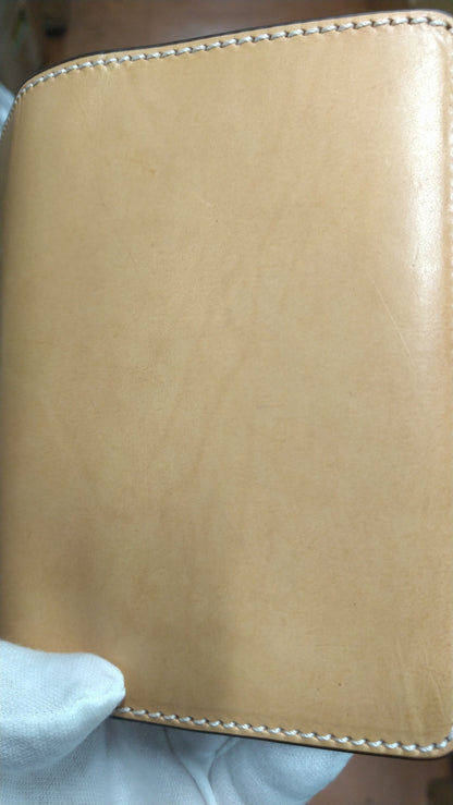 【訳アリ品】海外製／ヌメ革／イタリアンヌメ／エイジング／日光浴済み／小麦色／カード入れ／内部レッド／赤色／154063【在庫限り】