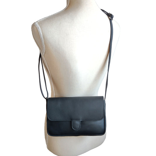 【訳アリ品】日本製／撥水レザー／撥水／牛革／ヨコ型／スマホショルダー／ミニショルダー／ブラック／黒色／557188
