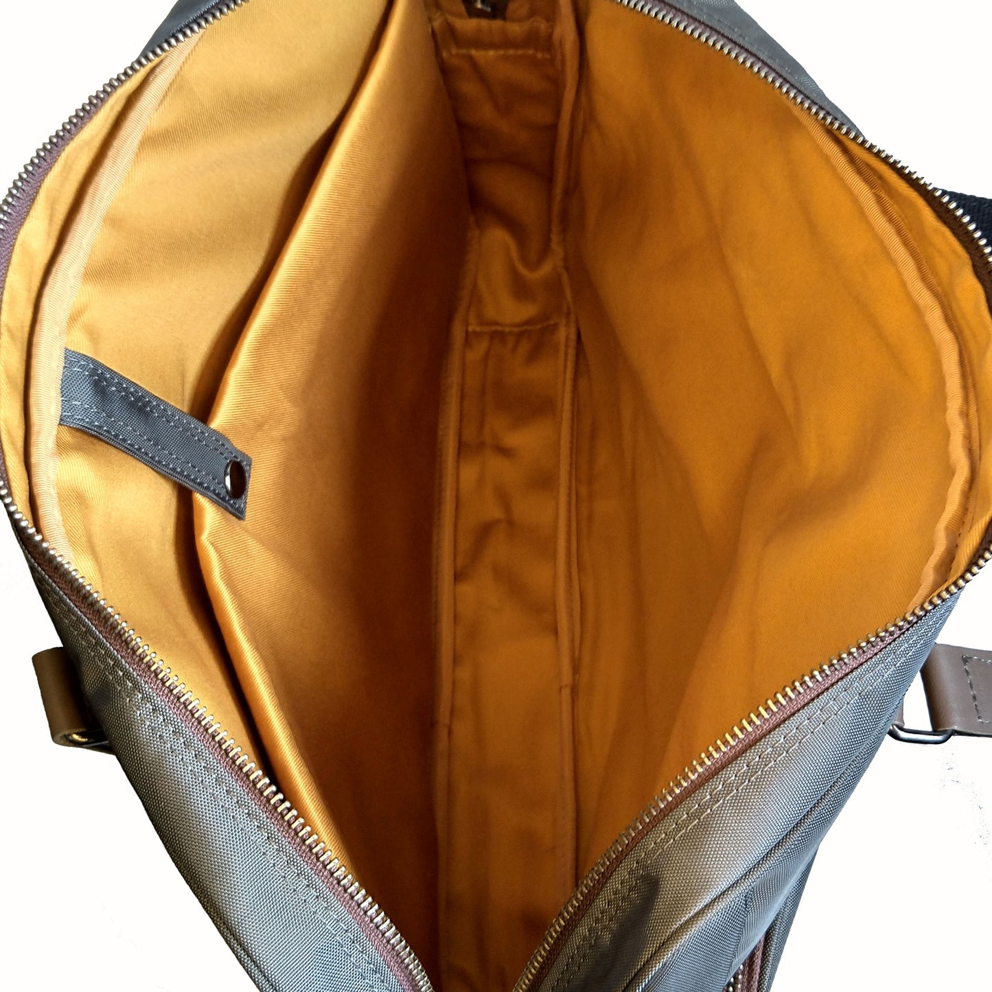 【鎧布】日本製／鎧布／GAIFU／A4ファイル対応／PC対応／2way／40cm／スリム／ビジネス／ビジネスバッグ／１ルーム／キャリー装着可／アウトポケット／557206／Bluffpop【在庫限り】