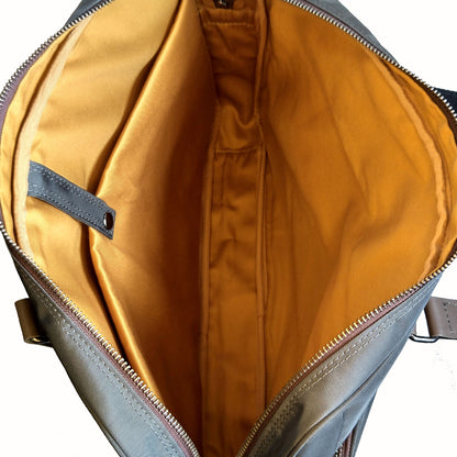 【鎧布】日本製／鎧布／GAIFU／A4ファイル対応／PC対応／2way／40cm／スリム／ビジネス／ビジネスバッグ／１ルーム／キャリー装着可／アウトポケット／557206／Bluffpop【在庫限り】