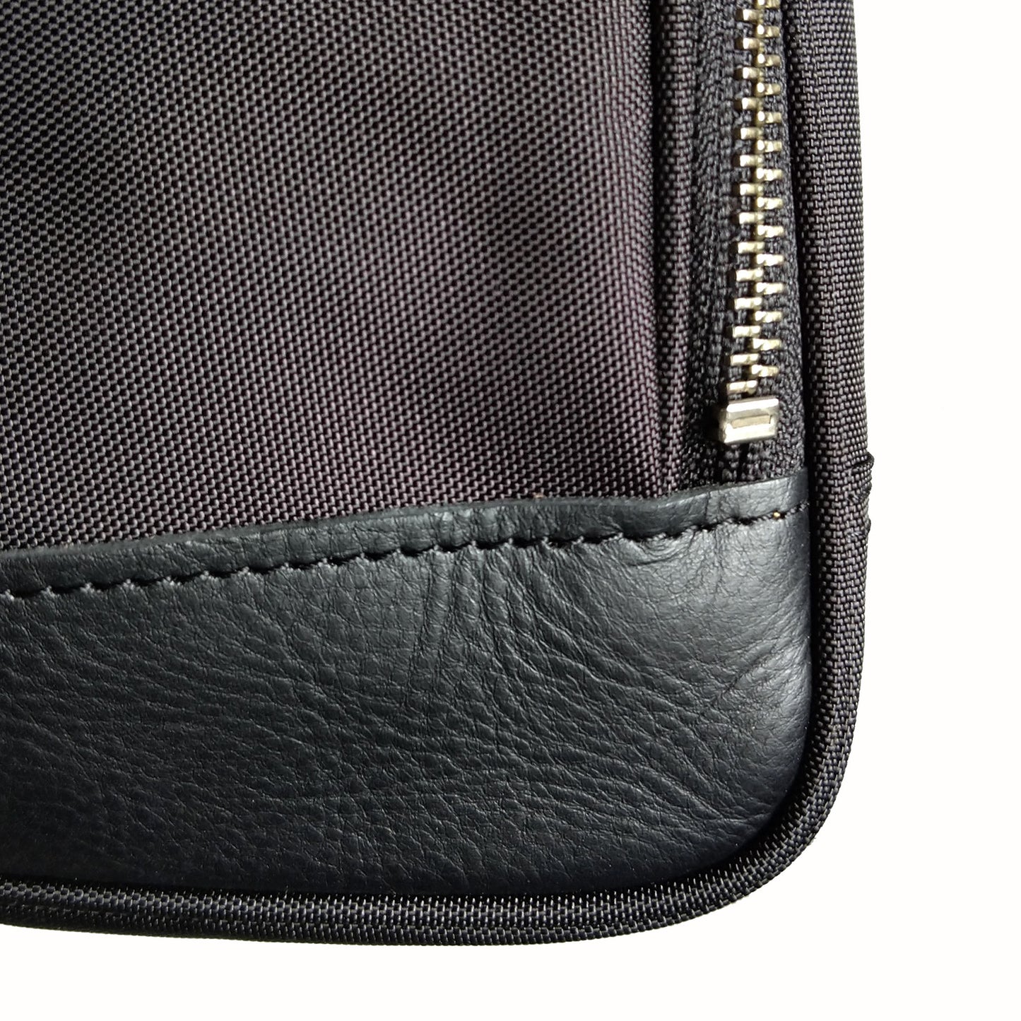 【最後の１本】日本製／鎧布／GAIFU／A4ファイル対応／PC対応／2way／40cm／スリム／ビジネス／ビジネスバッグ／１ルーム／キャリー装着可／アウトポケット／ブラック／黒色／557206／Bluffpop