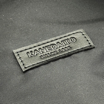 【豊岡鞄 認定品】豊岡製／日本製／国産／迷彩柄／カモフラ／ポリエステル／ターポリン／リュック／バックパック／撥水／24L／ブラック／シルバー／全２色／561020／KANEDAITO【2026年9月上旬発売】