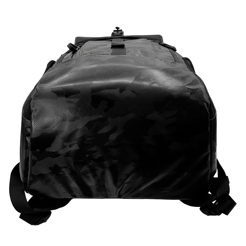 【豊岡鞄 認定品】豊岡製／日本製／国産／迷彩柄／カモフラ／ポリエステル／ターポリン／リュック／バックパック／撥水／24L／ブラック／シルバー／全２色／561020／KANEDAITO【2026年9月上旬発売】
