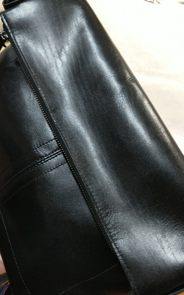 【最後の１本】【訳アリ品】日本製／牛革／レザー／ショルダーバッグ／口折れショルダー／A4対応可／男女兼用／ブラック／黒色／557102【前期型】