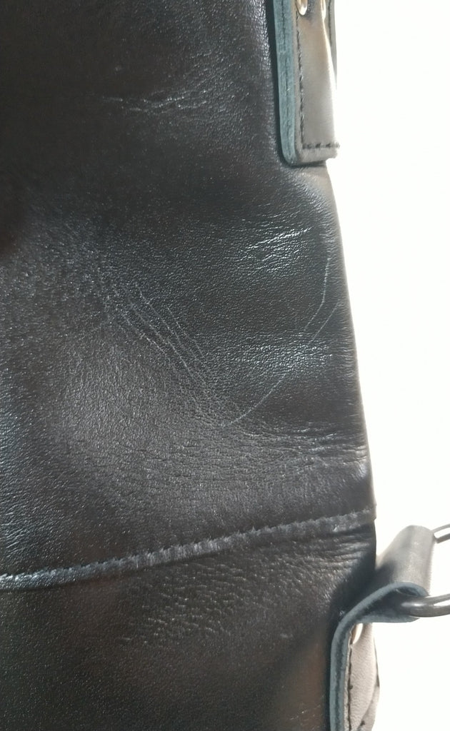 【訳アリ品】日本製／牛革／レザー／ショルダーバッグ／口折れショルダー／A4対応可／男女兼用／ブラック／黒色／557102【在庫限り】