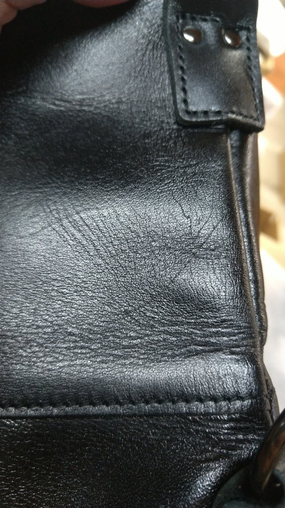 【訳アリ品】日本製／牛革／レザー／ショルダーバッグ／口折れショルダー／A4対応可／男女兼用／ブラック／黒色／557102【在庫限り】