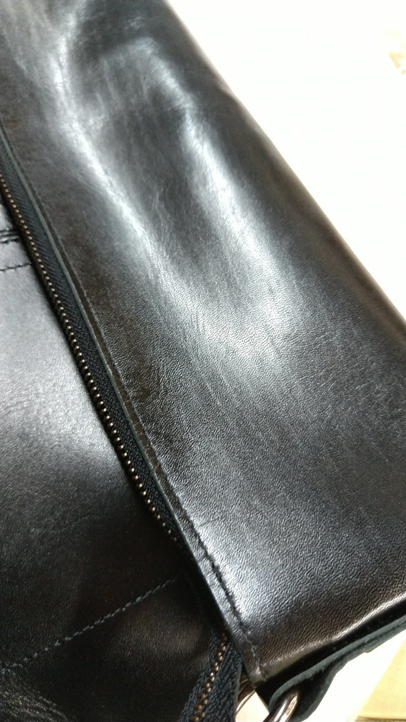 【最後の１本】【訳アリ品】日本製／牛革／レザー／ショルダーバッグ／口折れショルダー／A4対応可／男女兼用／ブラック／黒色／557102【前期型】