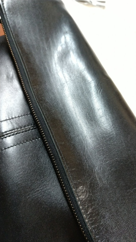 【最後の１本】【訳アリ品】日本製／牛革／レザー／ショルダーバッグ／口折れショルダー／A4対応可／男女兼用／ブラック／黒色／557102【前期型】