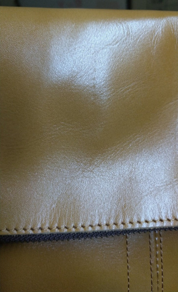 【訳アリ品】日本製／国産／牛革／レザー／ショ0ルダーバッグ／口折れショルダー／A4対応可／男女兼用／キャメル色／557102【在庫限り】
