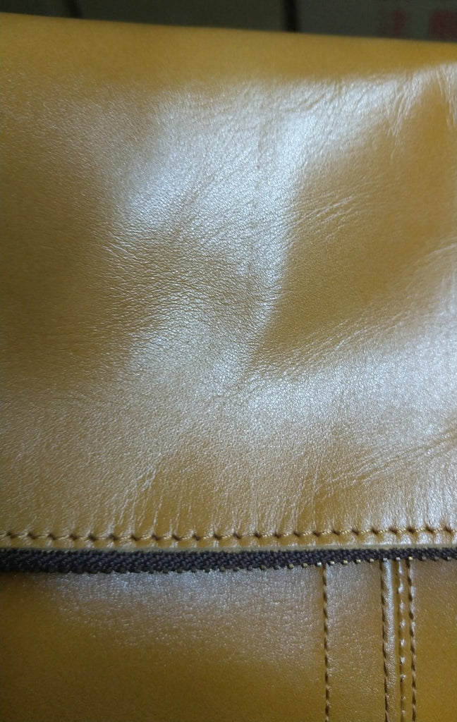 【訳アリ品】日本製／国産／牛革／レザー／ショ0ルダーバッグ／口折れショルダー／A4対応可／男女兼用／キャメル色／557102【在庫限り】