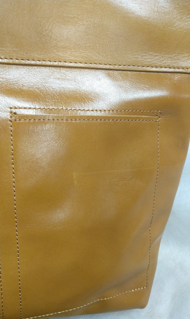 【訳アリ品】日本製／国産／牛革／レザー／ショルダーバッグ／口折れショルダー／A4対応可／男女兼用／キャメル色／557102⓶
