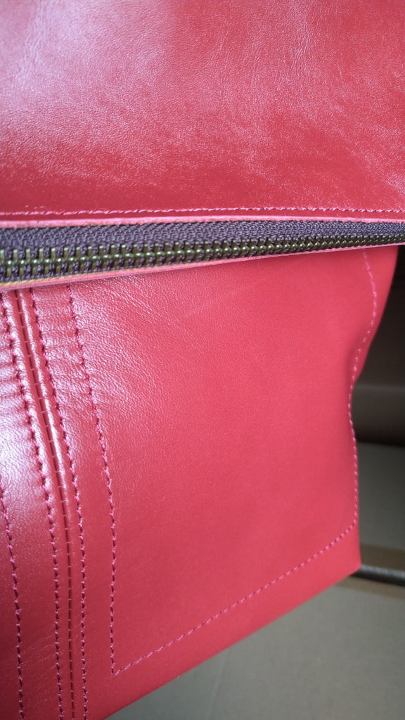 【訳アリ品】日本製／牛革／レザー／ショルダーバッグ／口折れショルダー／A4対応可／男女兼用／赤／レッド色／557102【現品限り】