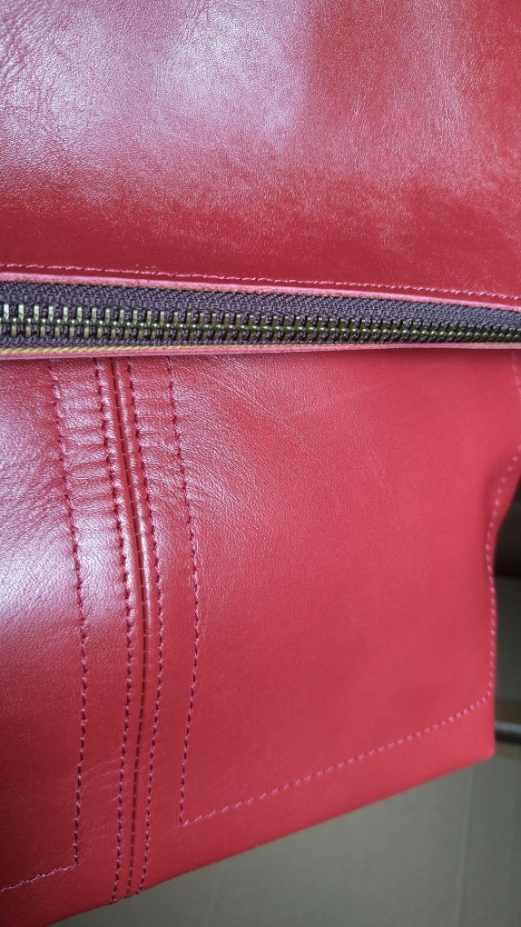 【訳アリ品】日本製／牛革／レザー／ショルダーバッグ／口折れショルダー／A4対応可／男女兼用／赤／レッド色／557102【現品限り】