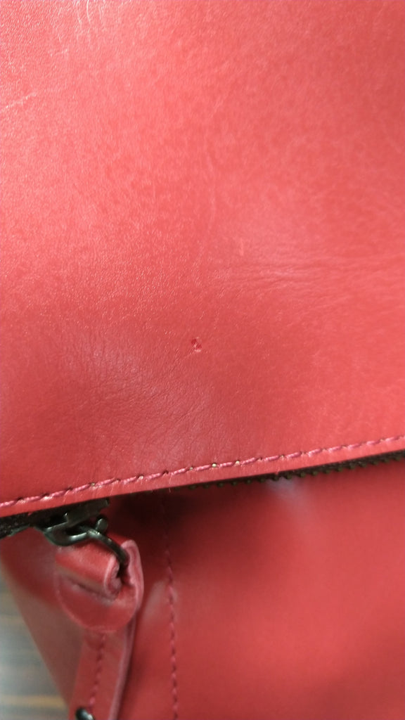 【訳アリ品】日本製／牛革／レザー／ショルダーバッグ／口折れショルダー／A4対応可／男女兼用／赤／レッド色／557102【現品限り】