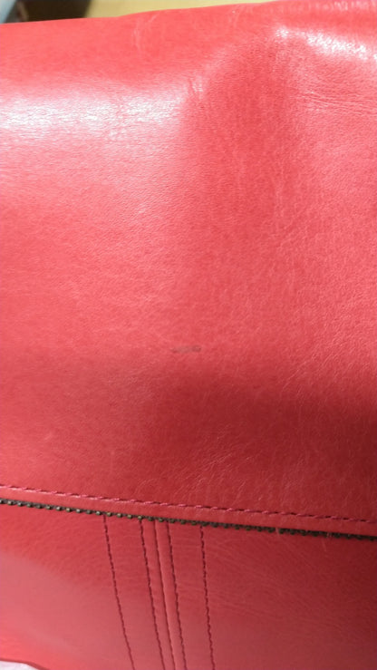 【訳アリ品】日本製／牛革／レザー／ショルダーバッグ／口折れショルダー／A4対応可／男女兼用／赤／レッド色／557102【前期型】