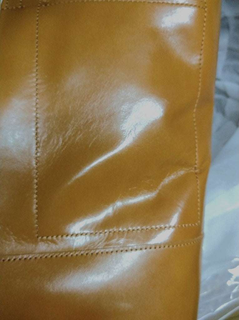 【訳アリ品】日本製／国産／牛革／大き目／トートバッグ／中仕切り付／パスケース付／キャメル色／557103【在庫限り】