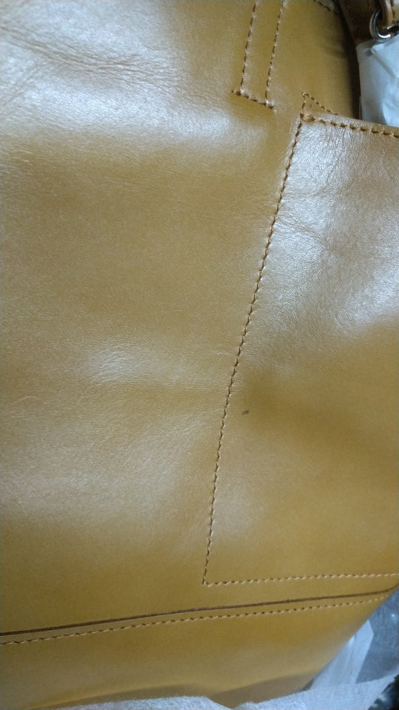 【訳アリ品】日本製／国産／牛革／大き目／トートバッグ／中仕切り付／パスケース付／キャメル色／557103　