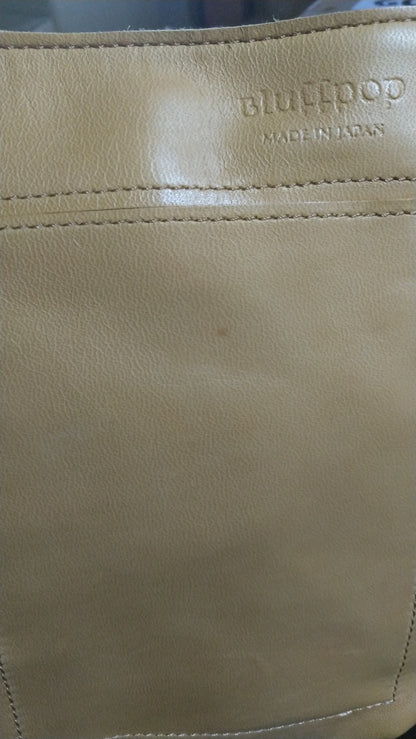 【訳アリ品】日本製／国産／馬革／サコッシュ／薄型／前ポケット／ショルダーバッグ／キャメル／557130【在庫限り】
