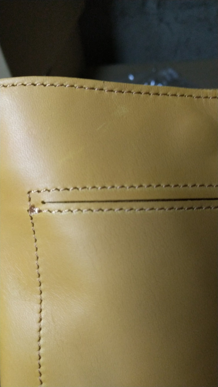 【訳アリ品】日本製／国産／馬革／サコッシュ／薄型／前ポケット／ショルダーバッグ／キャメル／557130【在庫限り】