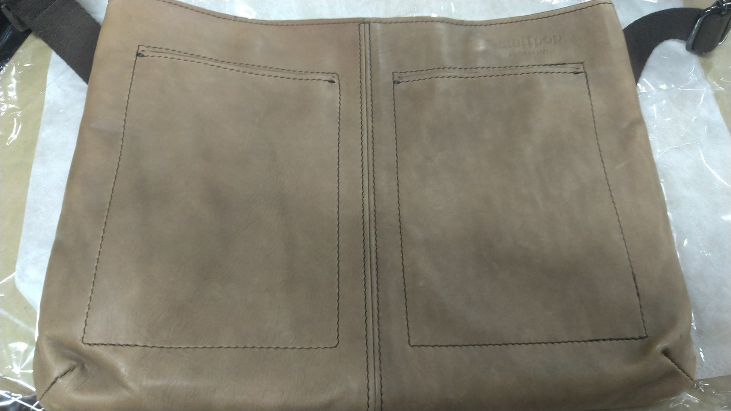 【訳アリ品】日本製／国産／馬革／サコッシュ／薄型／ショルダーバッグ／ブラウン／チョコ色／557130【在庫限り】
