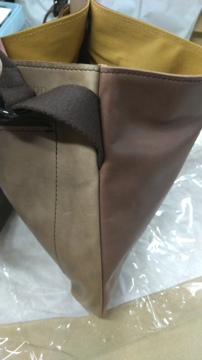 【訳アリ品】日本製／国産／馬革／サコッシュ／薄型／ショルダーバッグ／ブラウン／チョコ色／557130【在庫限り】