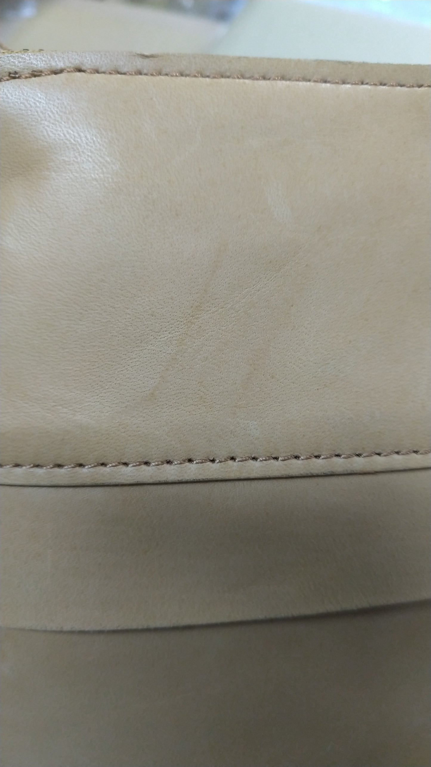 【訳アリ品】日本製／馬革／レザー／ソフト／小型／ミニショルダー／スマホショルダー／長財布収納不可／557132／キャメル色【在庫限り】