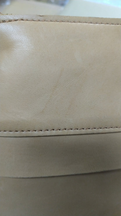 【訳アリ品】日本製／馬革／レザー／ソフト／小型／ミニショルダー／スマホショルダー／長財布収納不可／557132／キャメル色【在庫限り】