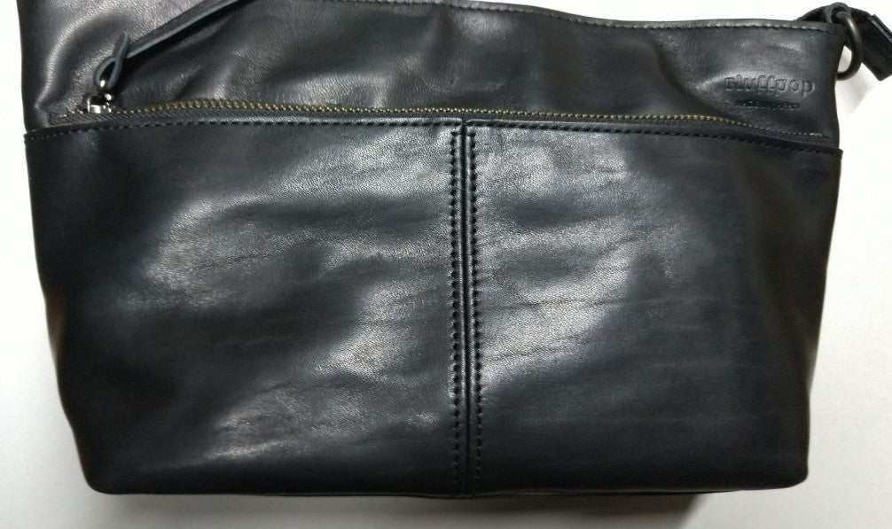 【訳アリ品】日本製／国産／馬革／レザー／軽い／ブラック／黒色／ヨコ型／ショルダーバッグ／557133【現品限り】