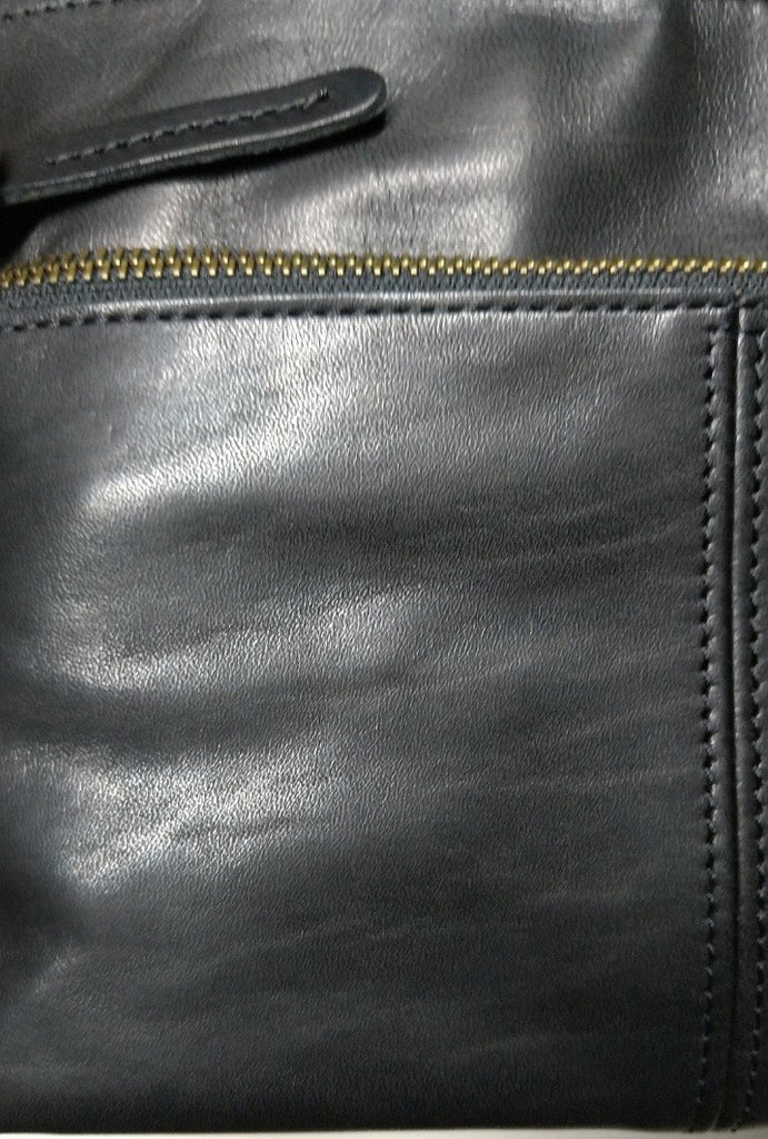 【訳アリ品】日本製／国産／馬革／レザー／軽い／ブラック／黒色／ヨコ型／ショルダーバッグ／557133【現品限り】