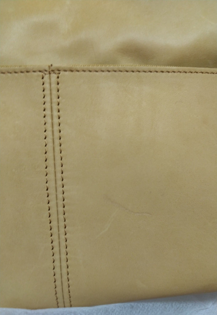 【訳アリ品】日本製／馬革／軽い／キャメル／薄いキャメル／ヨコ型／ショルダーバッグ／557133【在庫限り】