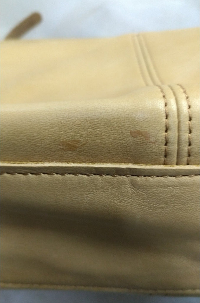 【訳アリ品】日本製／馬革／軽い／キャメル／薄いキャメル／ヨコ型／ショルダーバッグ／557133【在庫限り】