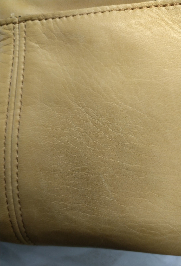 【訳アリ品】日本製／馬革／軽い／キャメル／薄いキャメル／ヨコ型／ショルダーバッグ／557133【在庫限り】