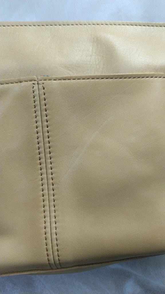 【訳アリ品】日本製／馬革／軽い／キャメル／薄いキャメル／ヨコ型／ショルダーバッグ／557133【在庫限り】