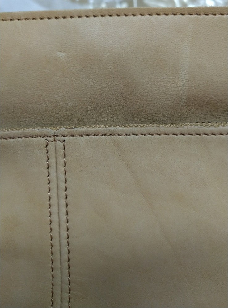 【訳アリ品】日本製／馬革／軽い／キャメル／薄いキャメル／ヨコ型／ショルダーバッグ／557133【在庫限り】